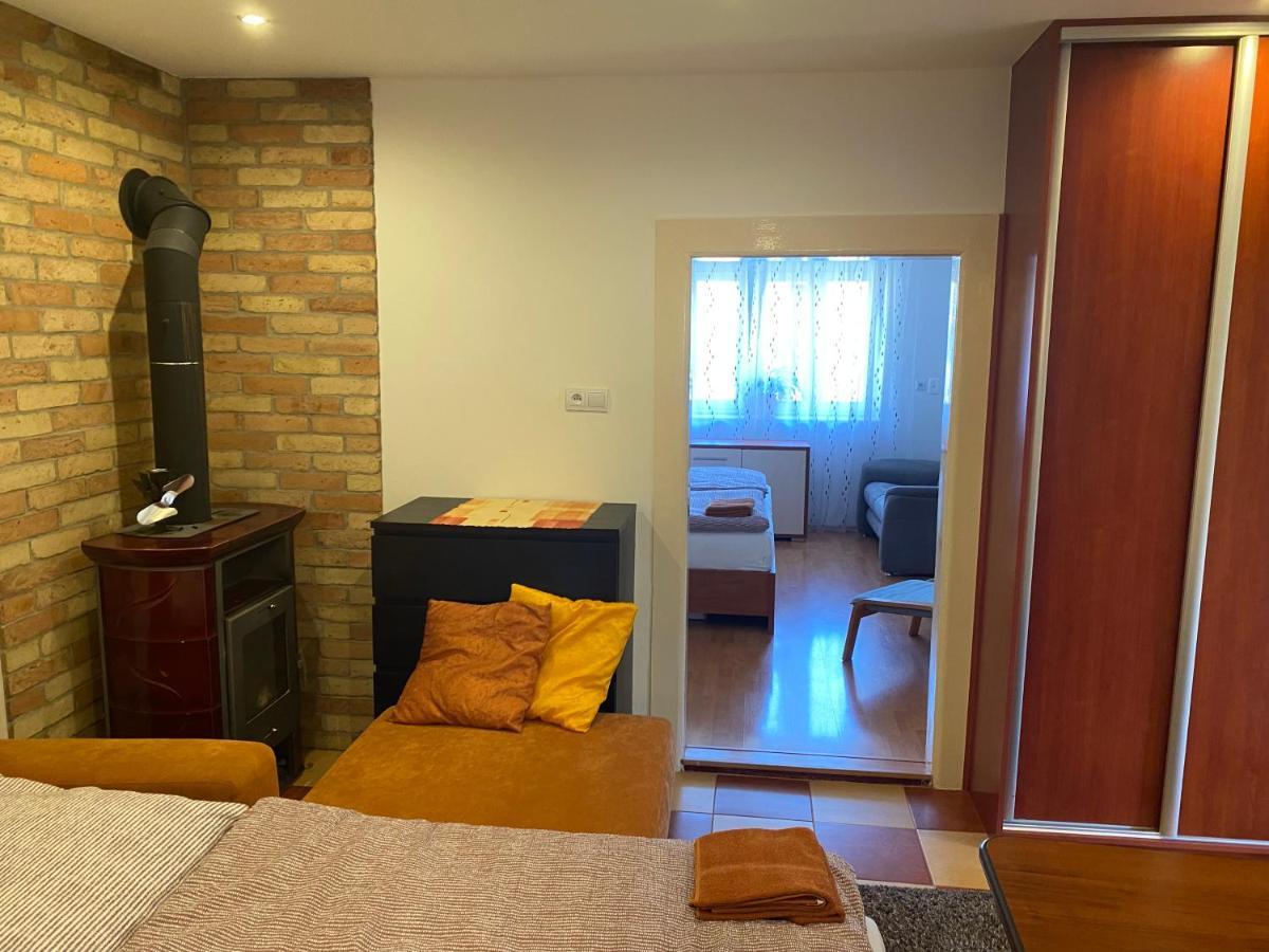 Appartamento Vityesz Vendégház ** Chl'aba Esterno foto